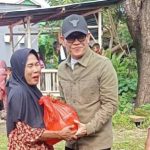 Barhum Hs Berikan Bantuan Sembako Kepada Puluhan Warga Yang Terdampak Banjir