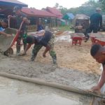 Semangat Gotong Royong Warnai Pengerjaan Semenisasi Jalan di Kampung Linggang Amer