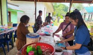 Dukung Program TMMD, Warga Linggang Amer Siapkan Makan untuk Anggota Satgas TMMD Ke-127