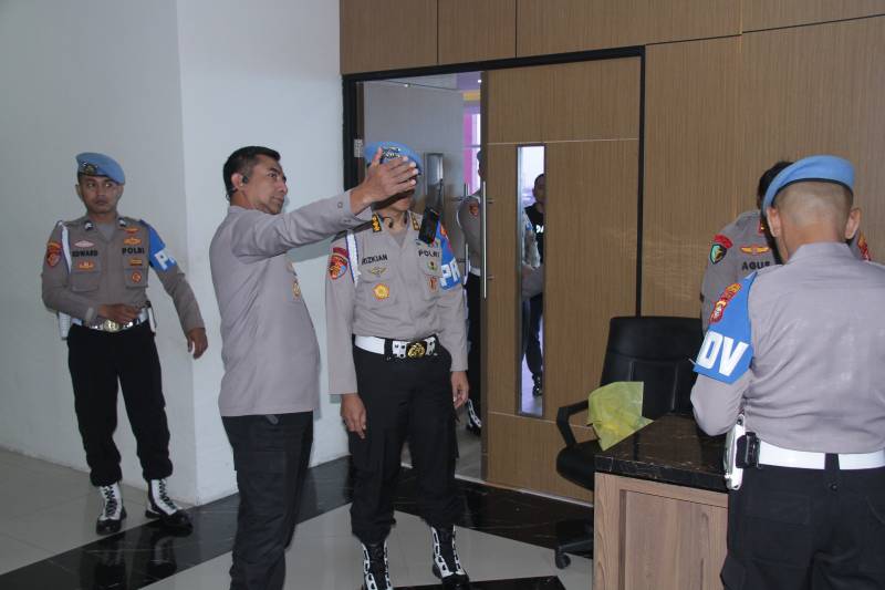 Cegah Penyalahgunaan Narkoba, Kapolres Jakbar Pimpin Pengecekan Urine Dadakan