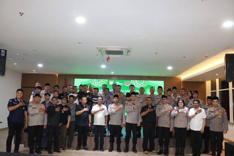 Polres Jakbar Santuni Anak Yatim dan Berbagi Takjil di Momentum Bukber Bersama Awak Media