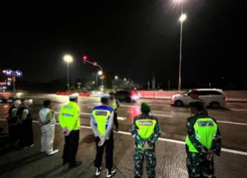 Aksi Sigap Babinsa di Exit Tol Adi Soemarmo, Arus Balik Lebaran Aman dan Pemudik Terbantu