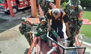 Prajurit Koramil 01/ Teluknaga Kodim 0510/ Tigaraksa Ikuti Latihan Pemandam Kebakaran