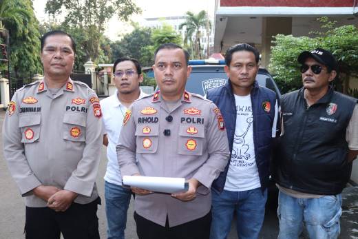 IMG-20260618-WA0008_1781750222828 Kurang dari 24 Jam, Polsek Kalideres Berhasil Ungkap Kasus Penipuan Berkedok Buka Aura, Perhiasan Emas Senilai Rp33 Juta Digondol Pelaku