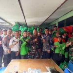 Danramil Mayor Inf Zein NR.Gelar Baksos Dan Komsos Bersama Komunitas Ojol Dan Tukang Ojek Binaan Koramil 01/Teluknaga