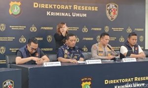 dirreskrimum-polda-metro-jaya-menjelaskan-penangkapan-roy-suryo-dan-dr-tifa-dalam-konferensi-pers-pada-jumat-1962026-rizky-amd-1781853809608_169 Polda Metro Jaya Akhirnya Menangkap dan Menahan Roy Suryo Serta Dr Tifa, Berkas Sudah P21