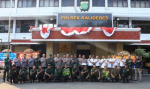IMG-20260702-WA0000_1782970588549 Sinergi Tiga Pilar, Peringati Hari Bhayangkara Ke-80, Danramil dan Wakil Camat Kalideres Beri Kejutan di Polsek