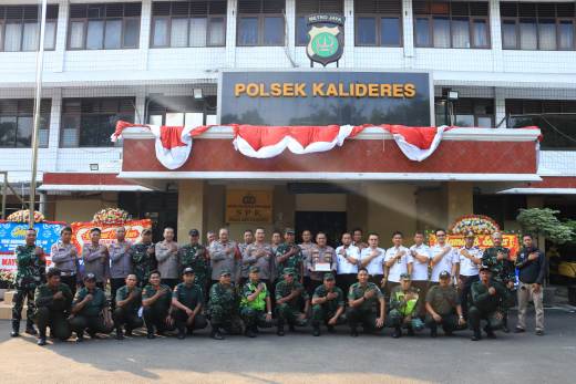 Sinergi Tiga Pilar, Peringati Hari Bhayangkara Ke-80, Danramil dan Wakil Camat Kalideres Beri Kejutan di Polsek