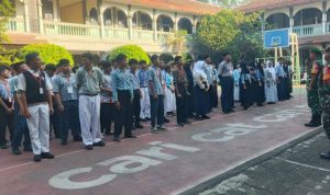 IMG-20260716-WA0008_1784176024493 Babinsa Koramil 01/Tgr Bekali 425 Siswa Baru SMKS Yupentek 1 dengan PBB dan Wawasan Kebangsaan