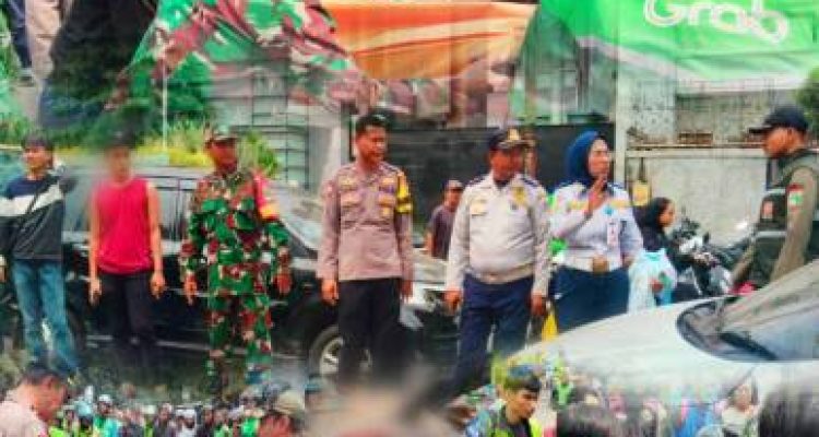 IMG-20260721-WA0007_1784631087916_1784631098999_1784631109946 Menyalip dari Sisi Kiri Berujung Maut, Sinergi Babinsa Koramil 03/GP Serka Awaludin dan Aparat Tiga Pilar Bergerak Cepat Tangani Kecelakaan Lalu Lintas di Kemanggisan