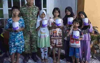 Bersama Posyandu Anggrek Koramil 01/ Teluknaga Kodim 0510/ Tigaraksa Distribusikan Susu Karihome