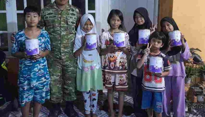Bersama Posyandu Anggrek Koramil 01/ Teluknaga Kodim 0510/ Tigaraksa Distribusikan Susu Karihome